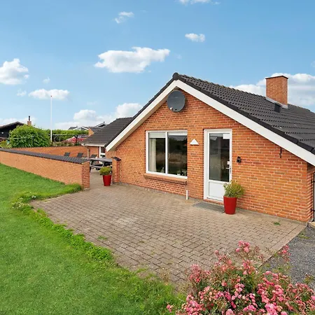 Σπίτι διακοπών In With Sauna *